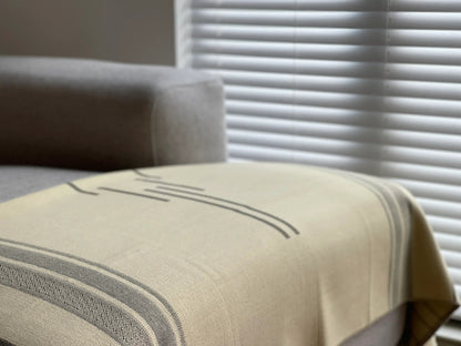 Equinoccio Throw Blanket - Cedar Brown